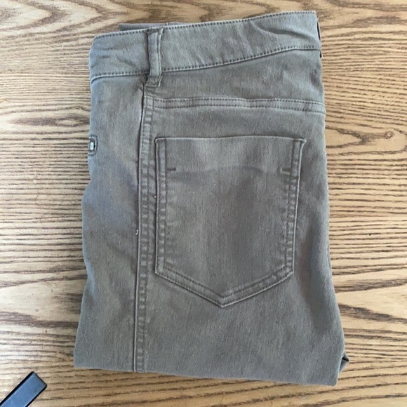 H&M Green Stretchy Skinny Pant - Picture 10 of 10